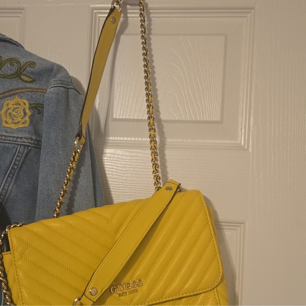 GUESS Yellow Chevron Quilted Shoulder Bag Chain Strap Detachable, Magnetic